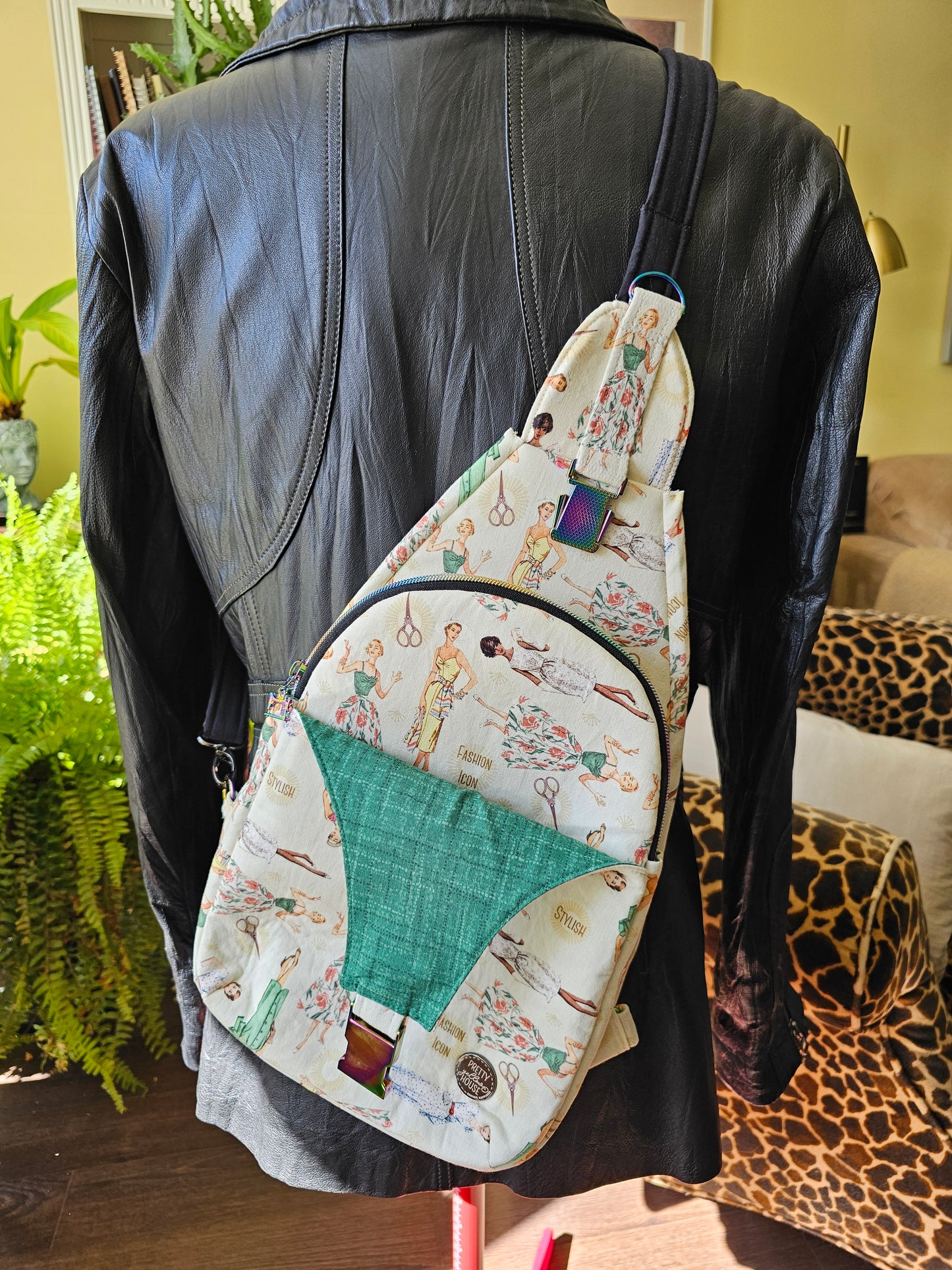 Essential Cross Body Bag - Fashion Icon