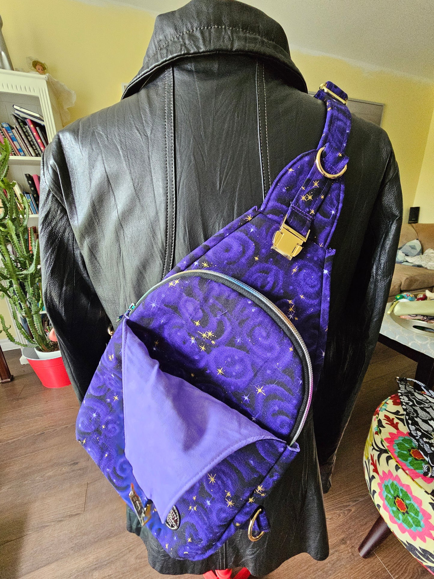 Essential Crossbody Bag - Purple Comos