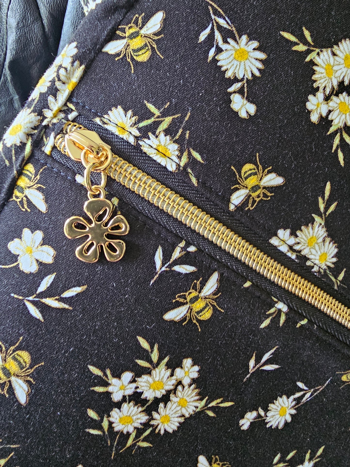 Crossbody Essential Bag - Bees Knees