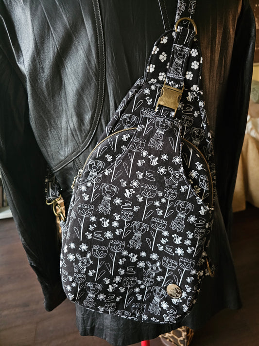 Essential Crossbody bag - Dogs & paw prints