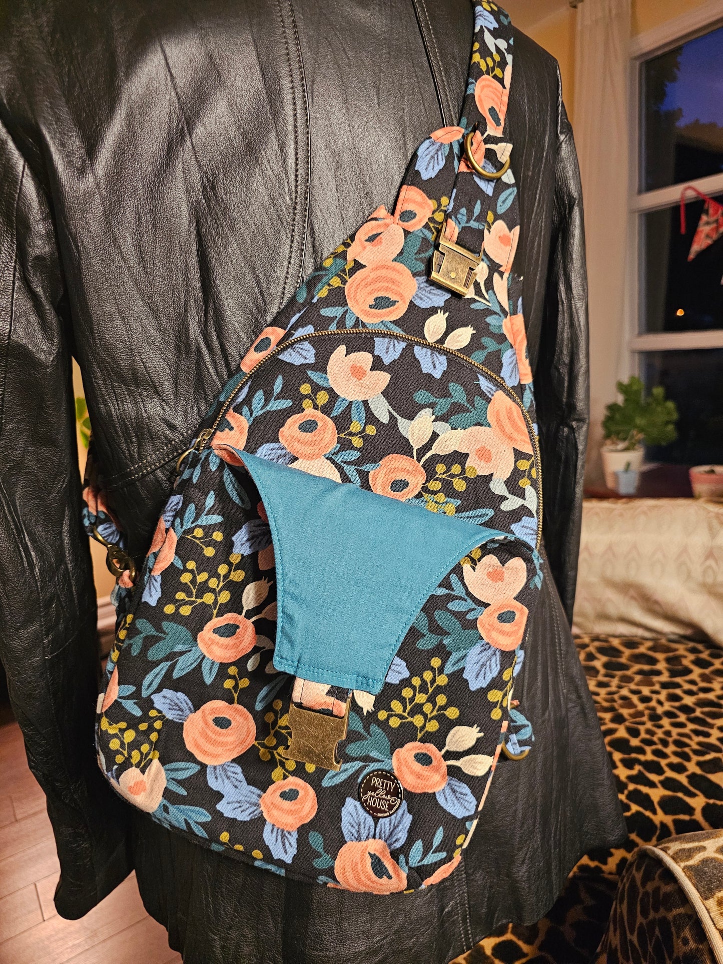 Essential Crossbody bag - Black Rosa Canvas